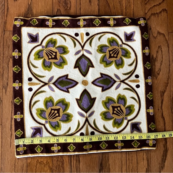 Embroidered decorative pillow case on zipper. Pre-owned in excellent condition - Picture 3 of 6